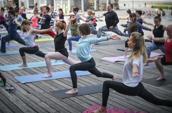 Проект "Йога в парках" стартовал в Москве
