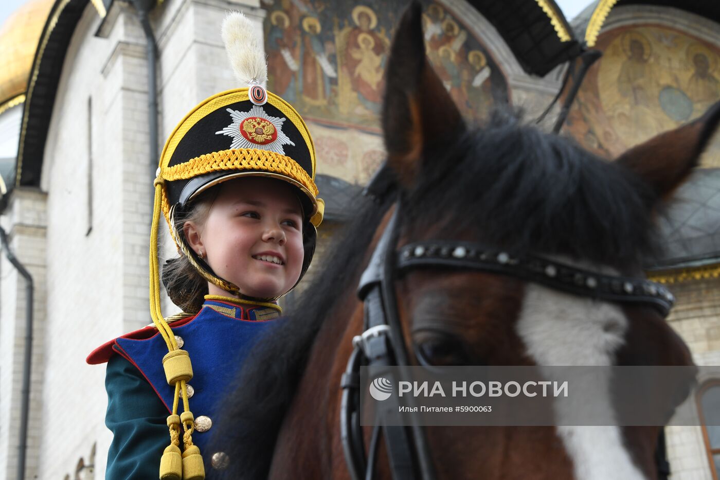 Развод караулов Президентского полка с участием юных всадников