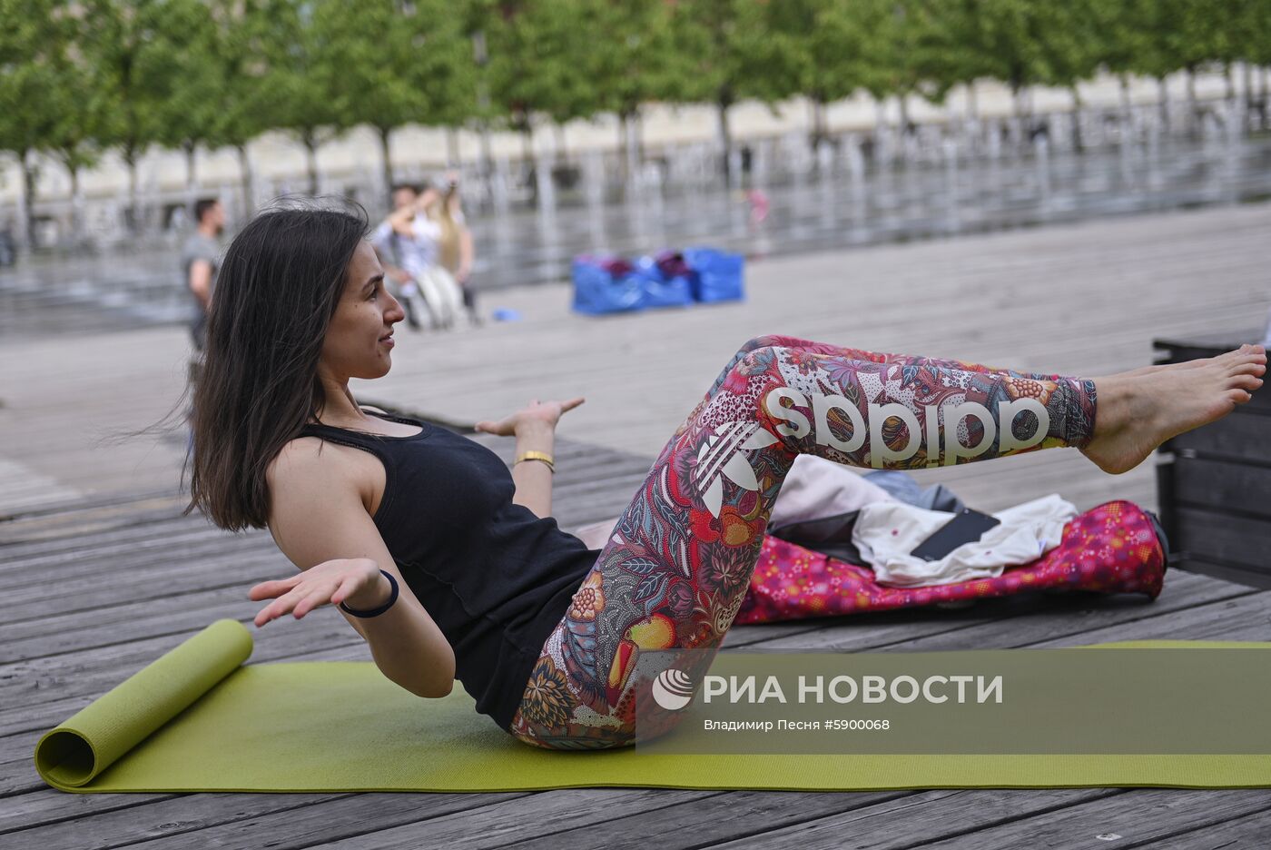 Проект "Йога в парках" стартовал в Москве