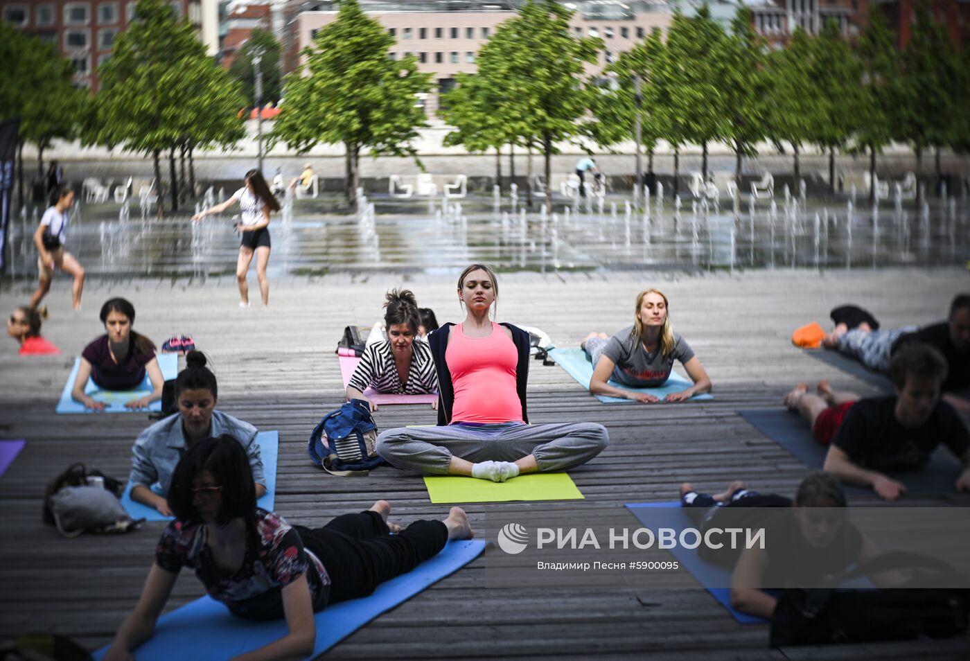 Проект "Йога в парках" стартовал в Москве