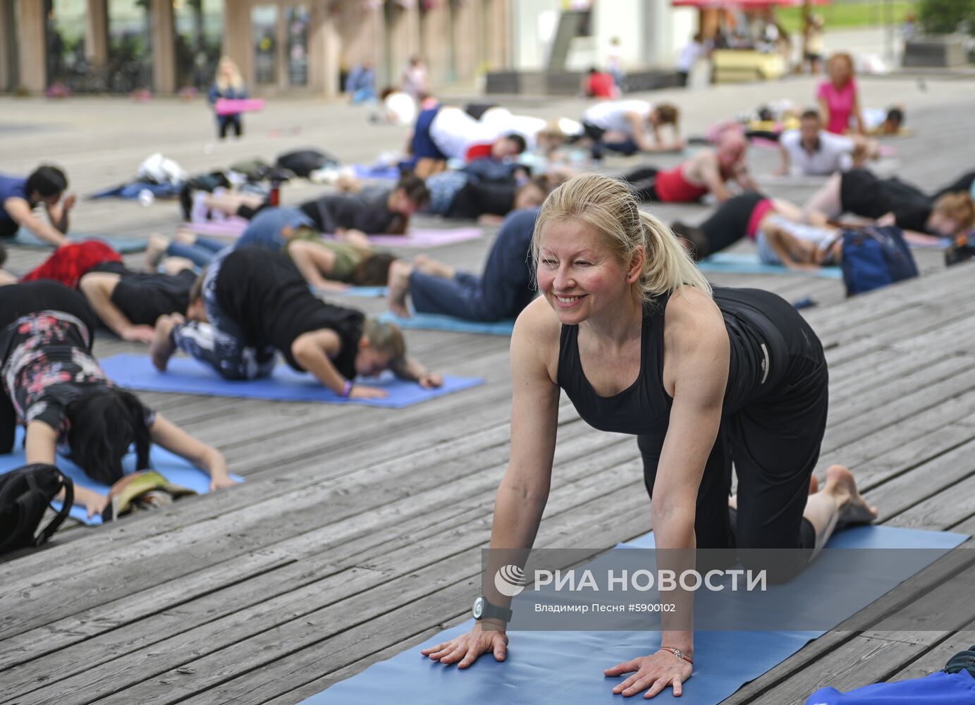 Проект "Йога в парках" стартовал в Москве