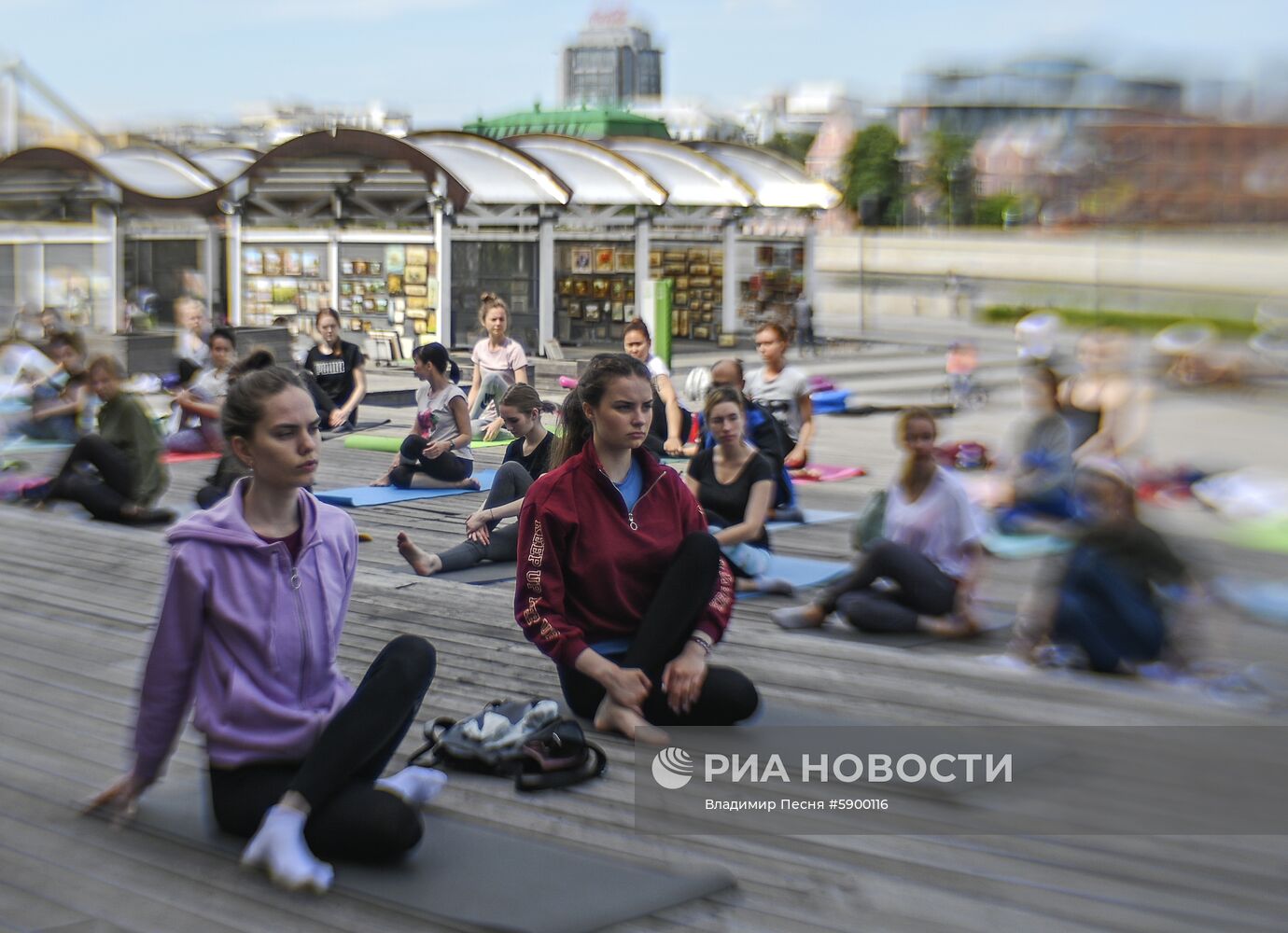 Проект "Йога в парках" стартовал в Москве