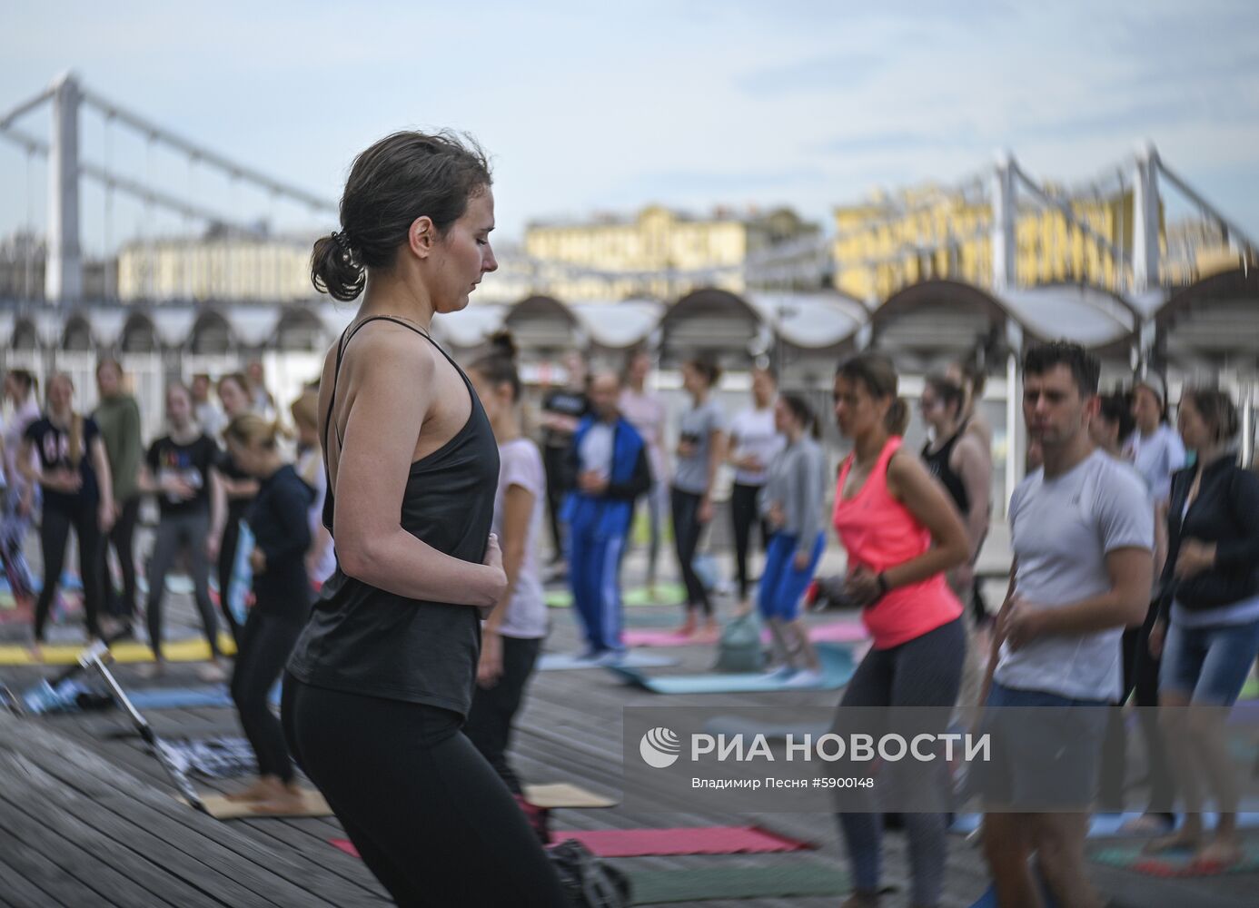 Проект "Йога в парках" стартовал в Москве