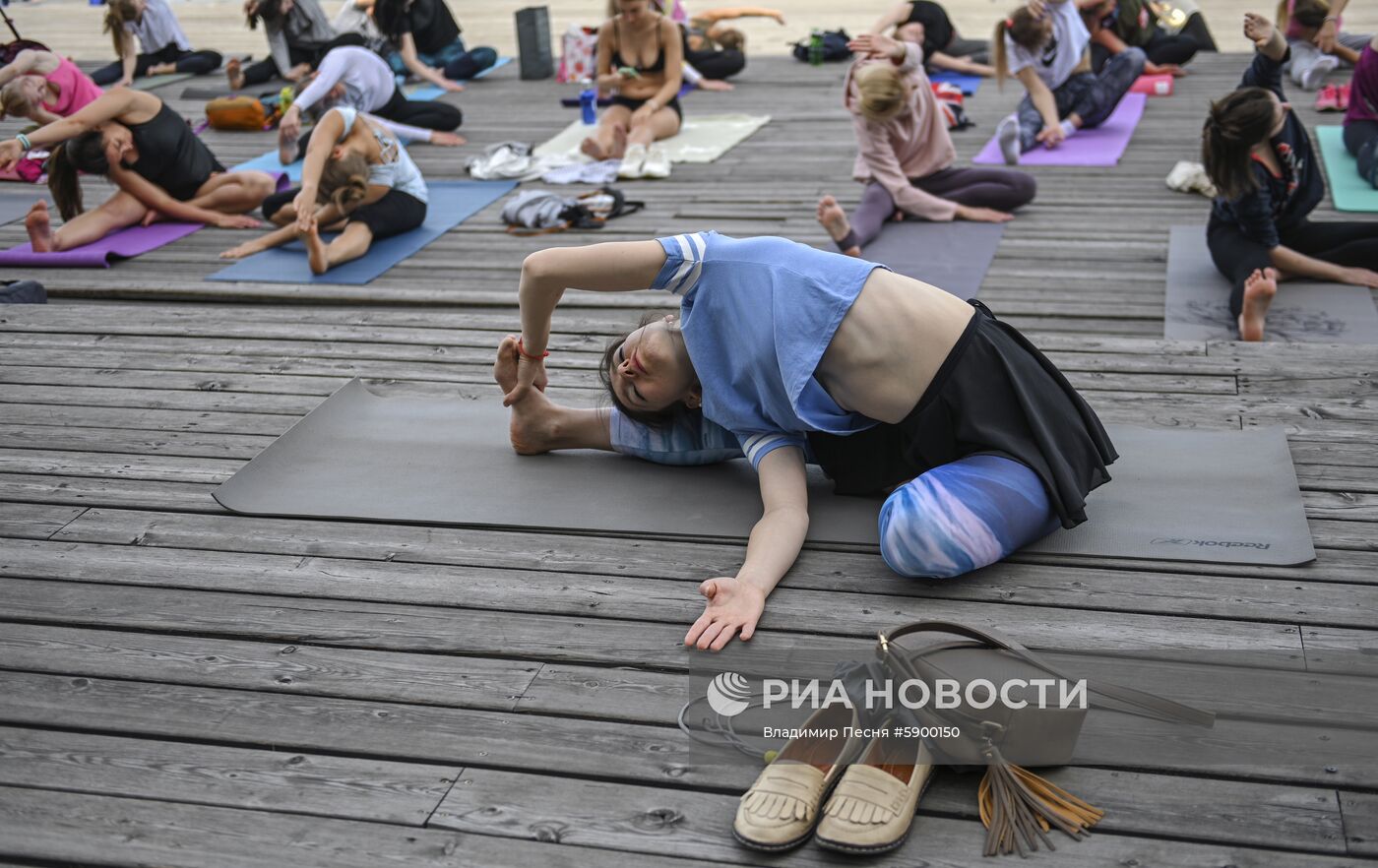 Проект "Йога в парках" стартовал в Москве