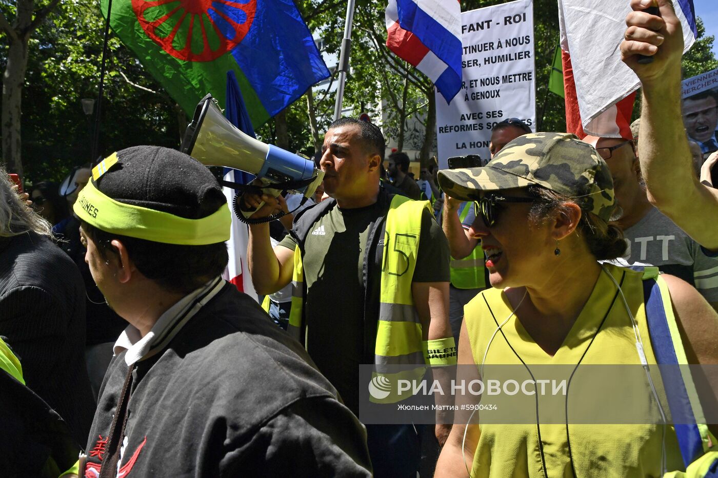 Акция протеста "жёлтых жилетов" в Париже