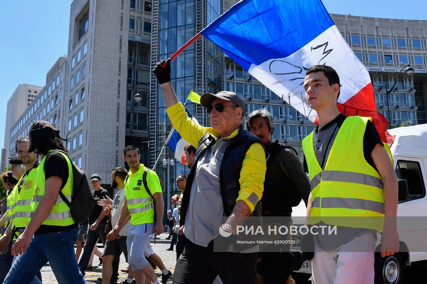 Акция протеста "жёлтых жилетов" в Париже