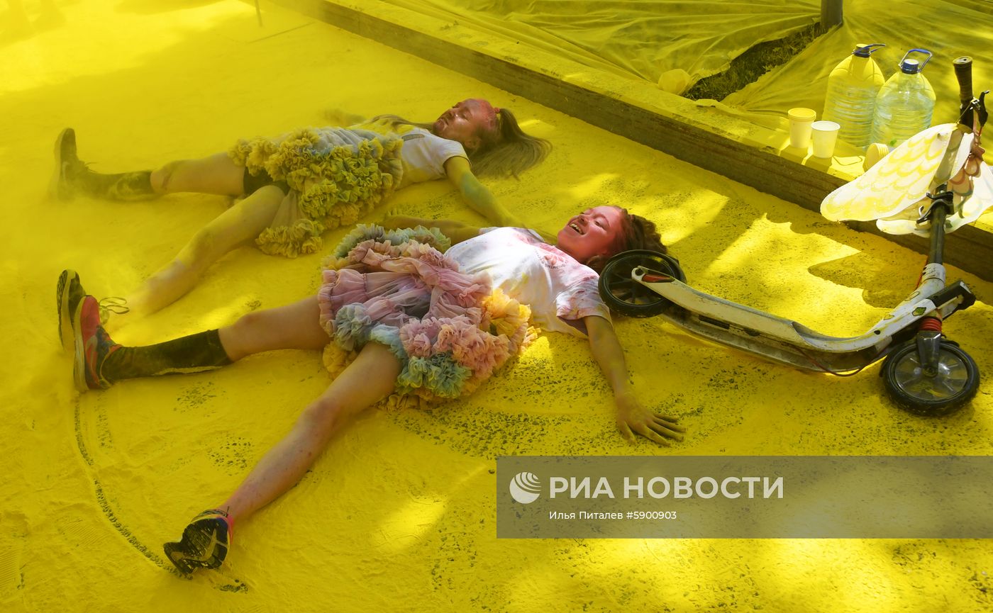 Красочный забег в "Лужниках"