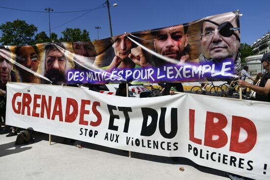 Акция против полицейского произвола в Париже