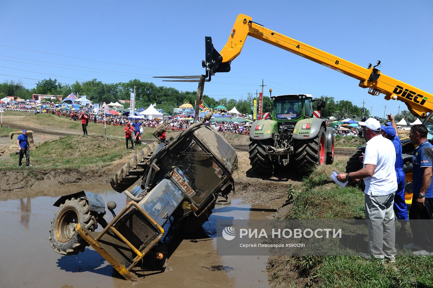 Гонки на тракторах 