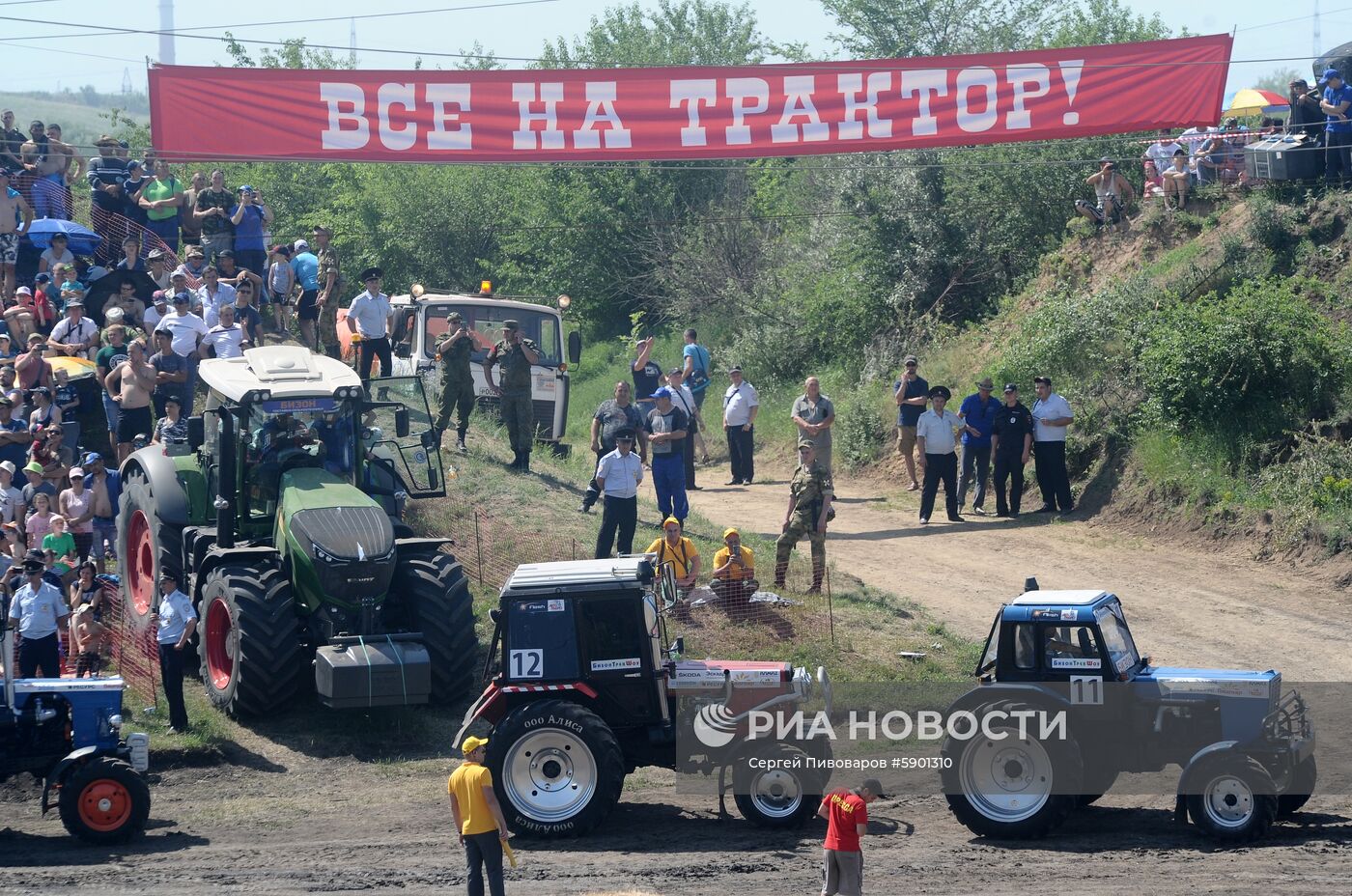 Гонки на тракторах "Бизон-Трек-Шоу" 