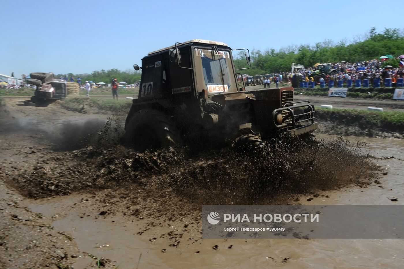 Гонки на тракторах "Бизон-Трек-Шоу" 