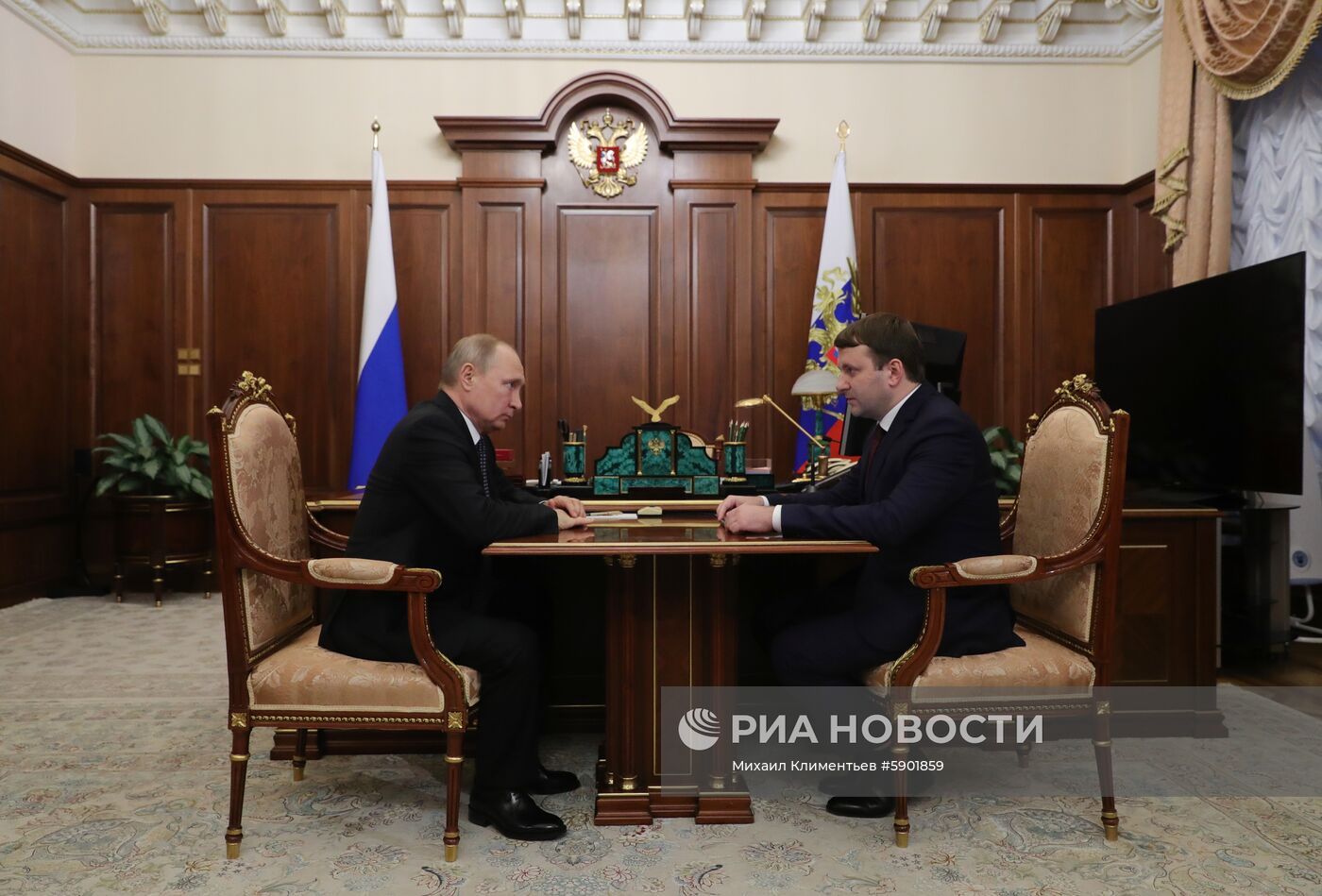 Президент РФ В. Путин встретился с министром экономического развития РФ М. Орешкиным