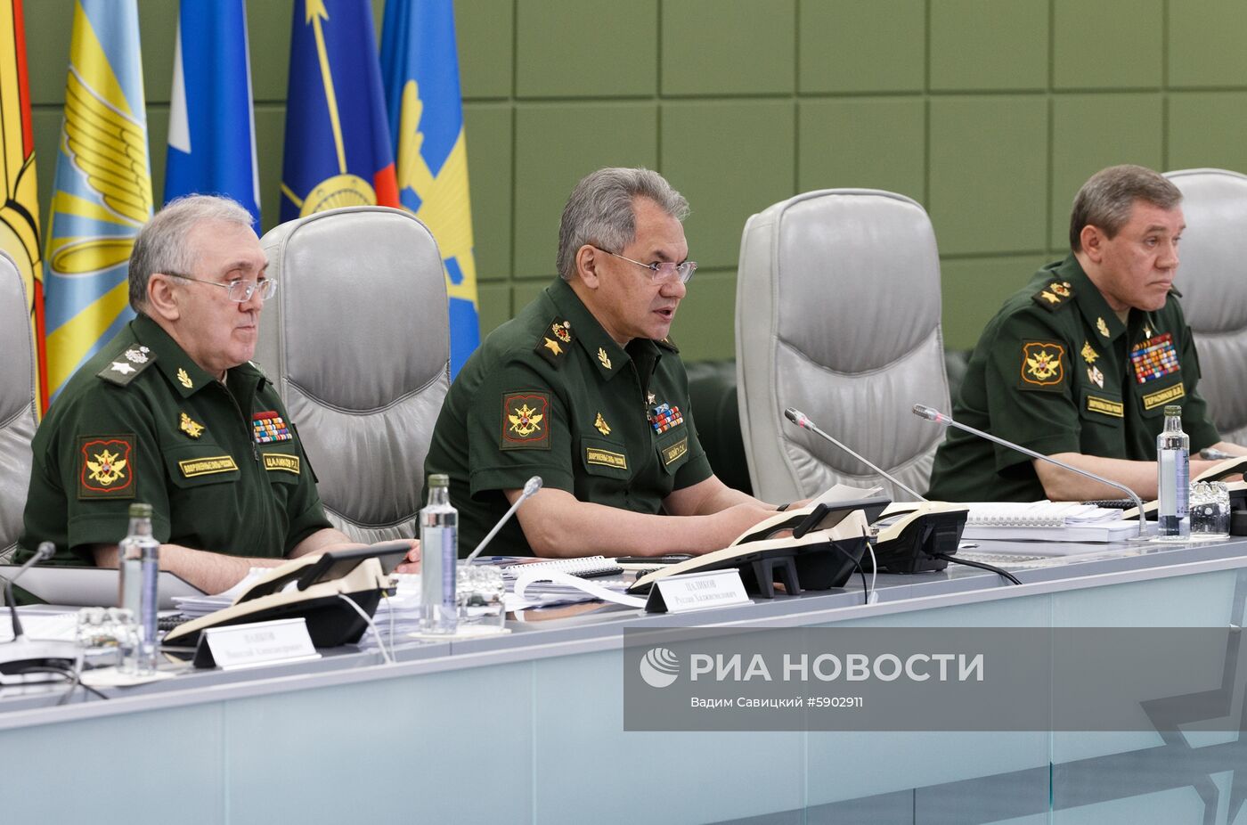 Министр обороны РФ С. Шойгу провел селекторное совещание