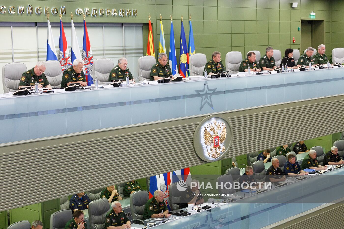 Министр обороны РФ С. Шойгу провел селекторное совещание