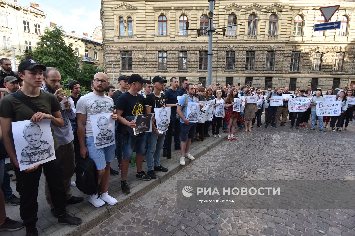 Акции памяти по погибшему мальчику от произвола полиции на Украине