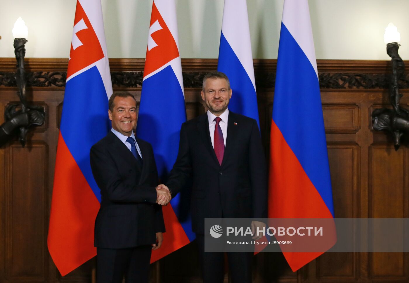 Премьер-министр РФ Д. Медведев провел переговоры с премьер-министром Словакии П. Пеллегрини 