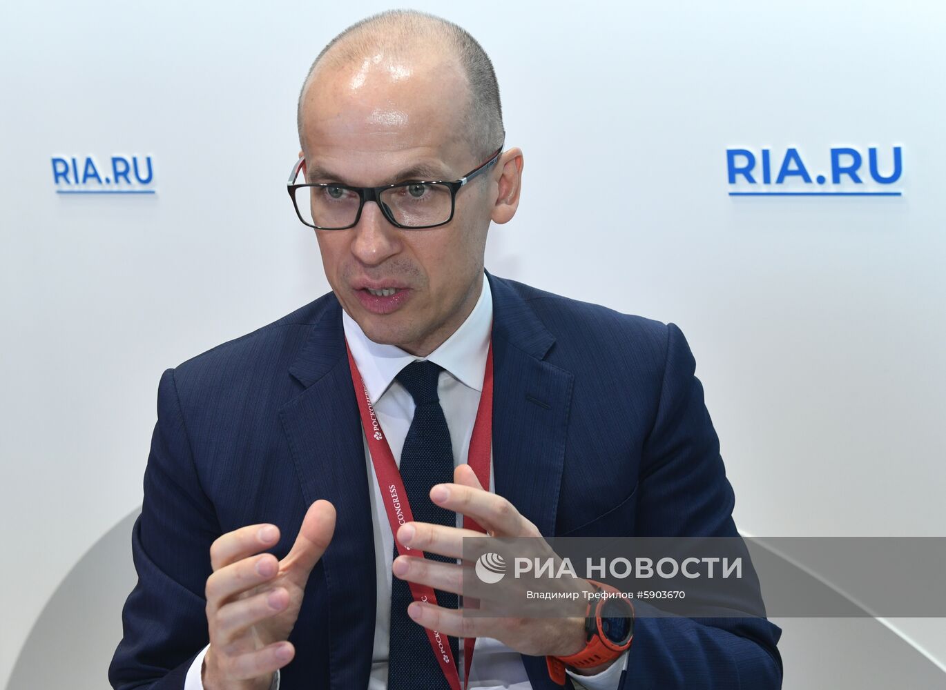 Глава Удмуртии Александр Бречалов во время интервью на стенде МИА "Россия сегодня" в конгрессно-выставочном центре "Экспофорум" накануне открытия Санкт-Петербургского международного экономического форума. Петербургский международный экономический форум пройдет с 6 по 8 июня 2019 года. Место: Россия, Санкт-Петербург. Автор: Владимир Трефилов/РИА Новости. Подготовка к ПМЭФ-2019