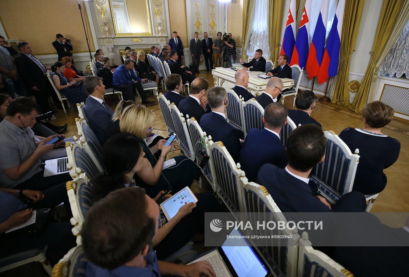 Премьер-министр РФ Д. Медведев провел переговоры с премьер-министром Словакии П. Пеллегрини 