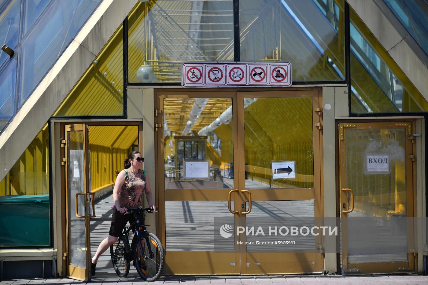 Пешеходный Пушкинский мост в Москве