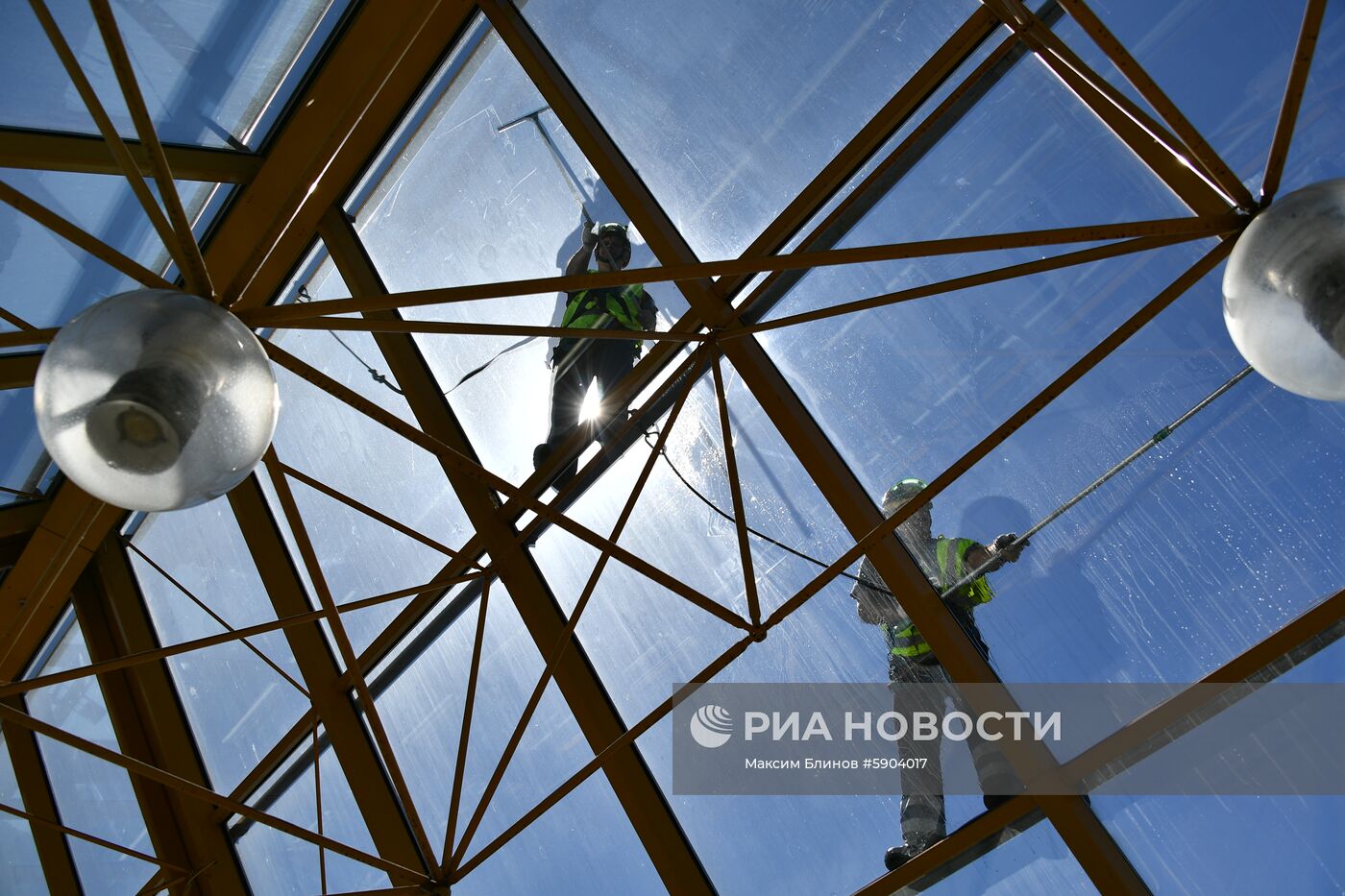 Пешеходный Пушкинский мост в Москве