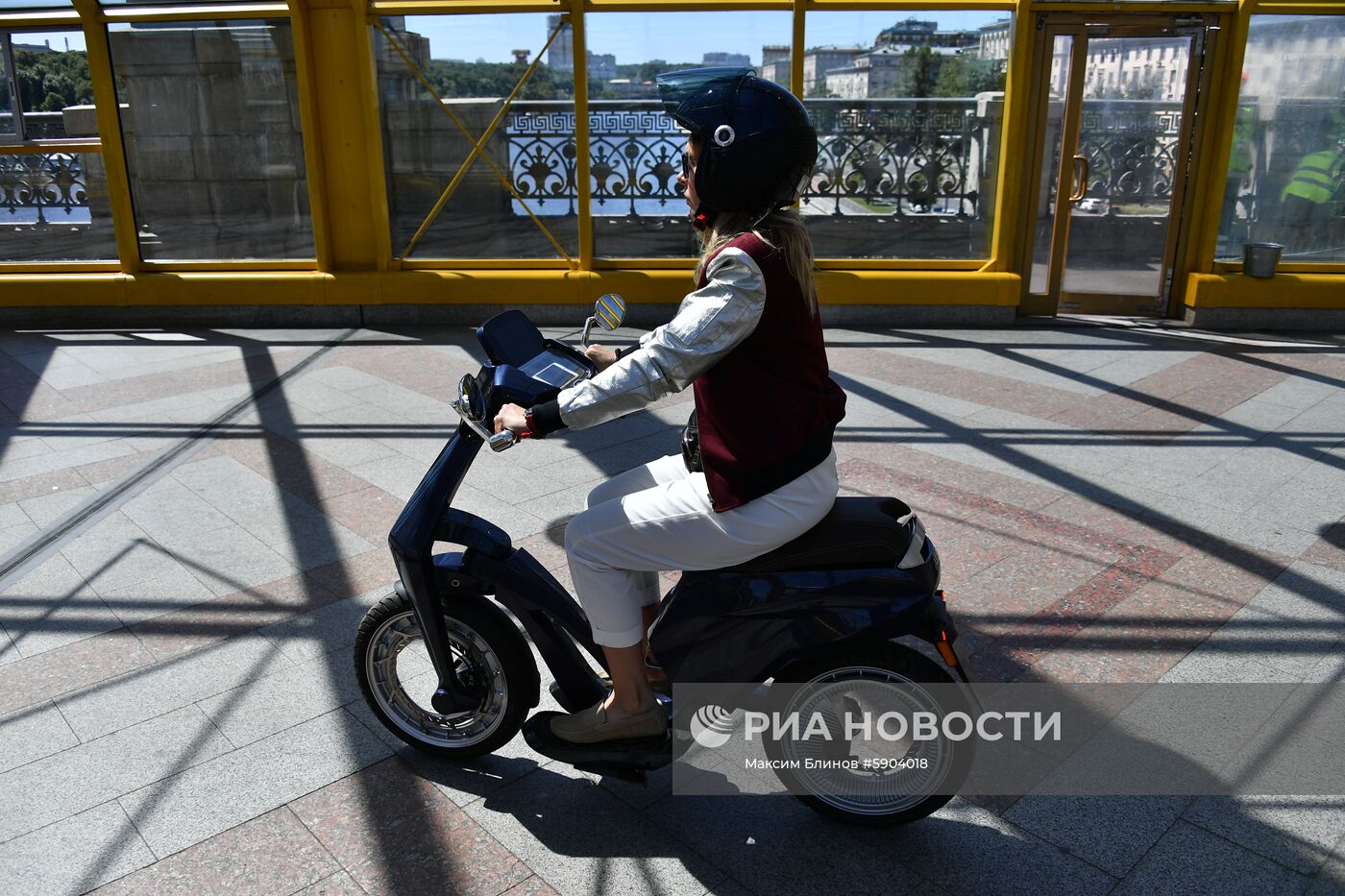 Пешеходный Пушкинский мост в Москве