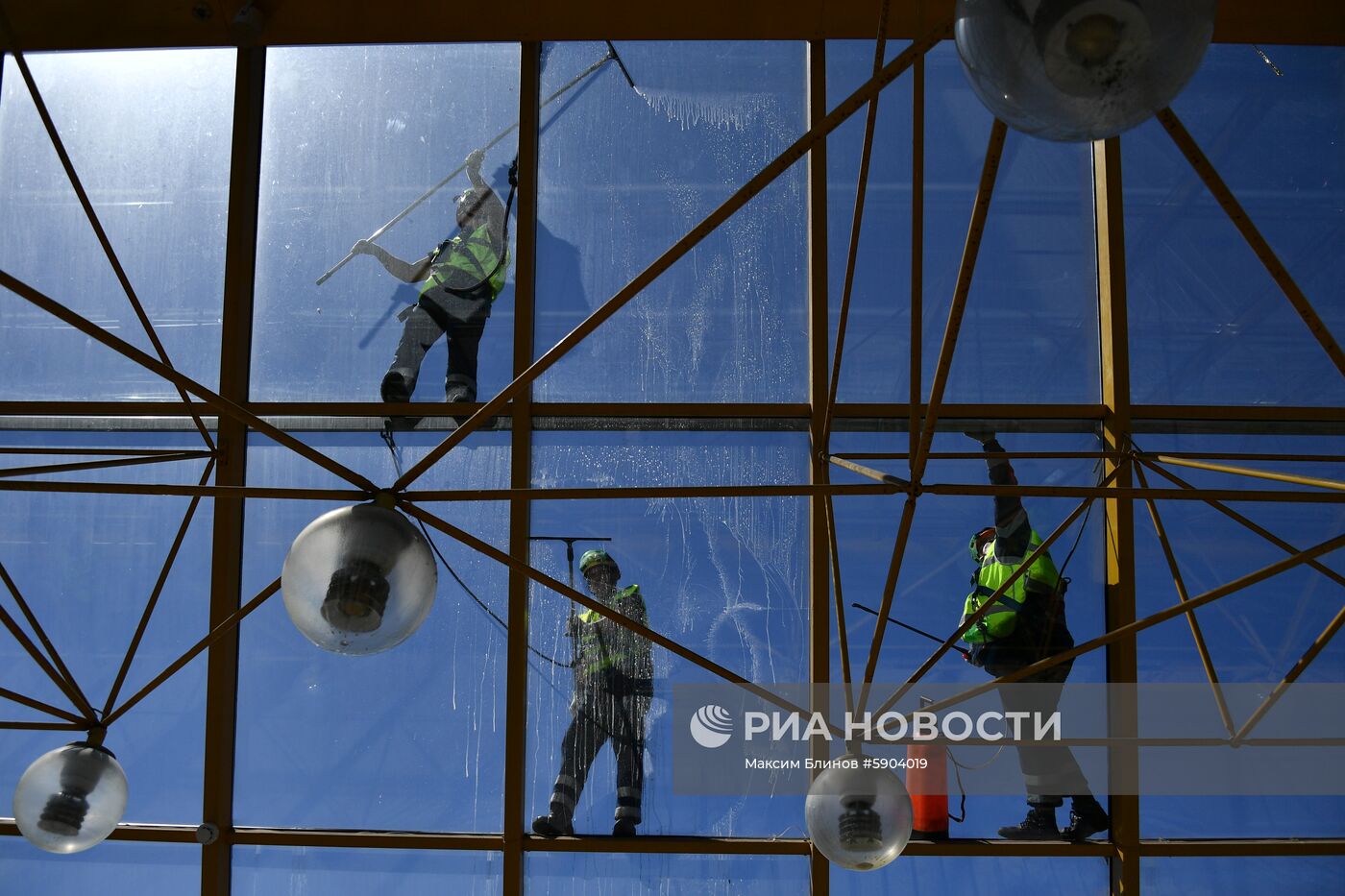 Пешеходный Пушкинский мост в Москве