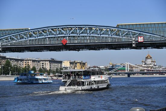 Пешеходный Пушкинский мост в Москве