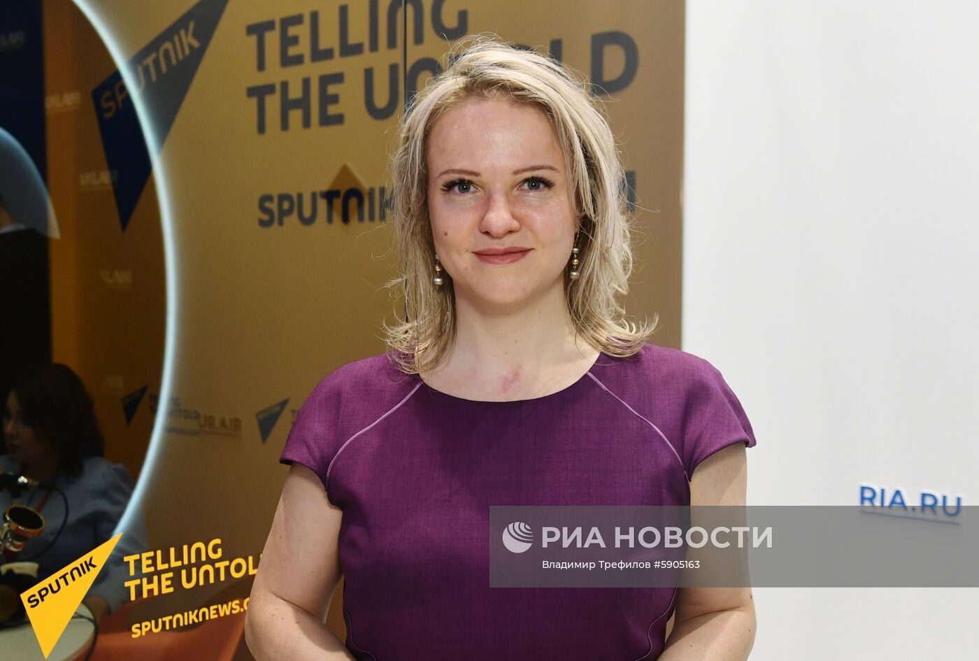 Работа стенда МИА "Россия сегодня" в первый день ПМЭФ