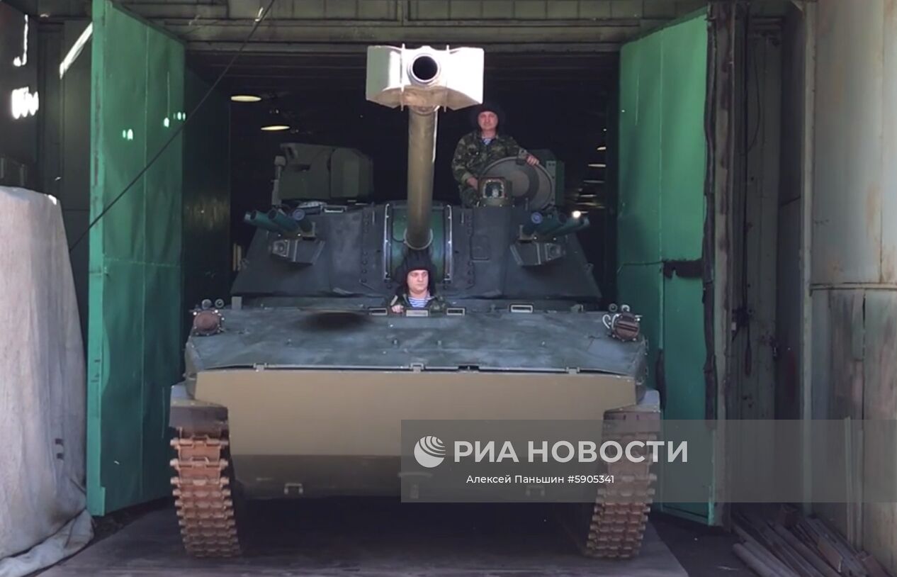 Новейшее самоходное орудие "Лотос" представлено в Подмосковье