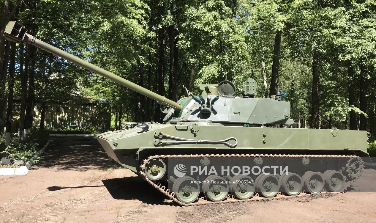 Новейшее самоходное орудие "Лотос" представлено в Подмосковье