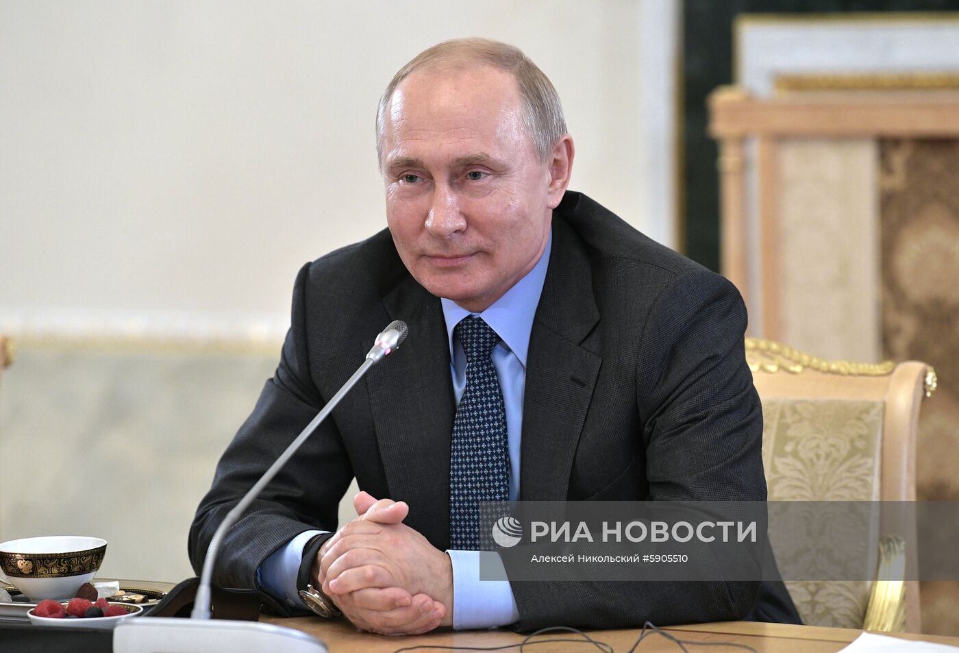 Президент РФ В. Путин принимает участие в Петербургском международном экономическом форуме