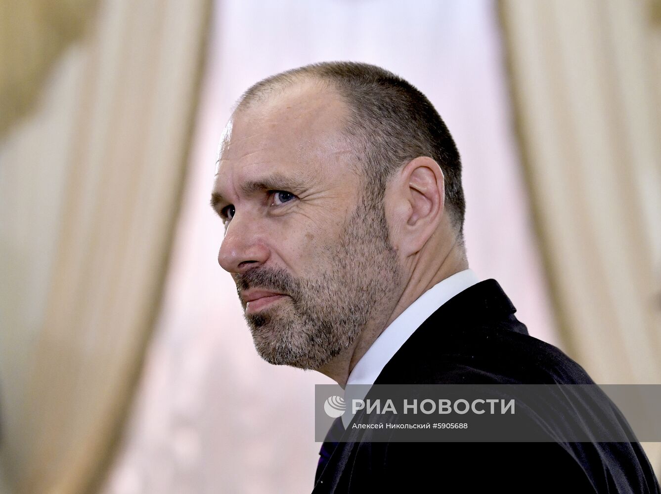 Президент РФ В. Путин принимает участие в Петербургском международном экономическом форуме