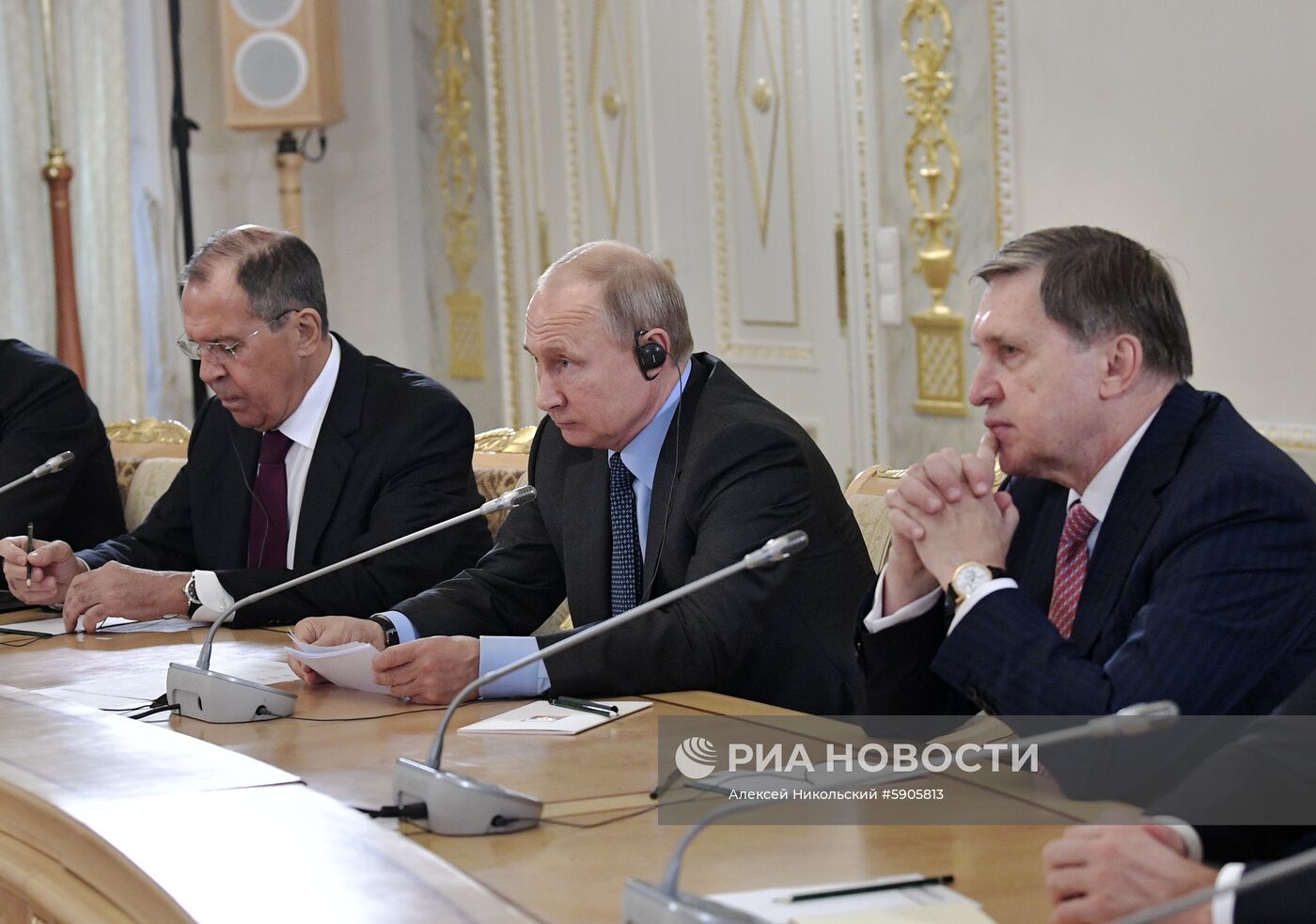 Президент РФ В. Путин принимает участие в Петербургском международном экономическом форуме