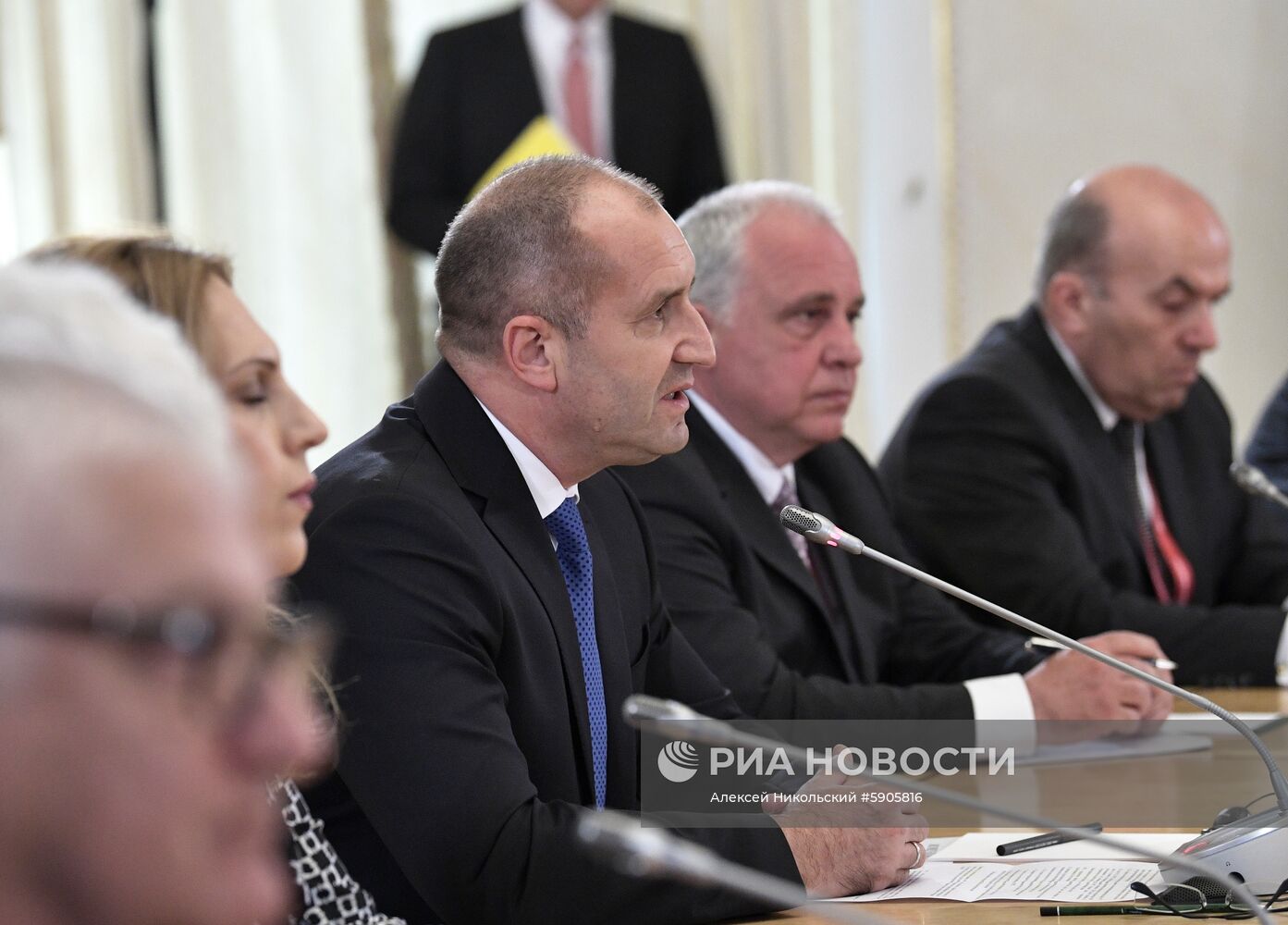 Президент РФ В. Путин принимает участие в Петербургском международном экономическом форуме