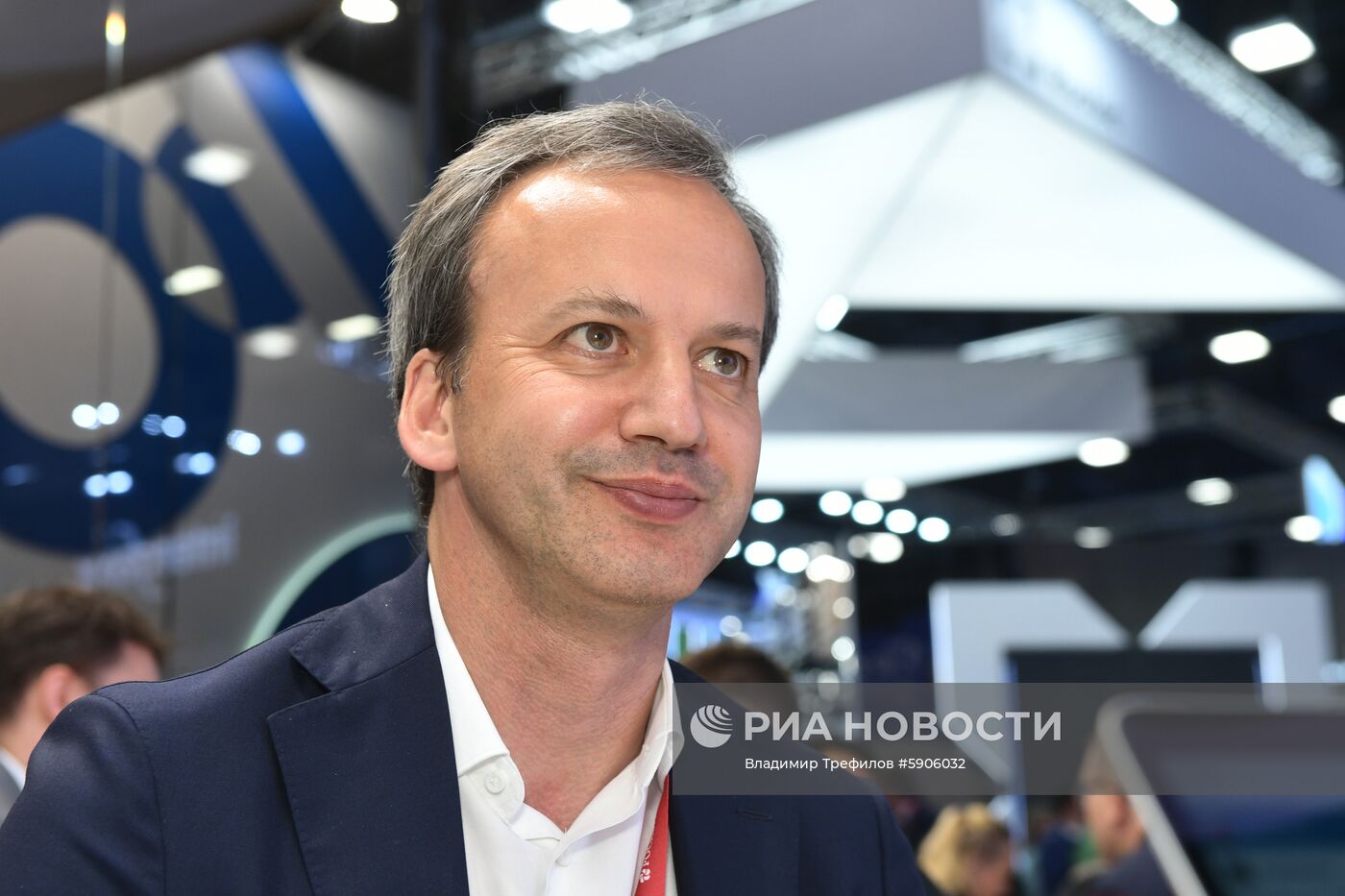 Работа стенда МИА "Россия сегодня" в первый день ПМЭФ