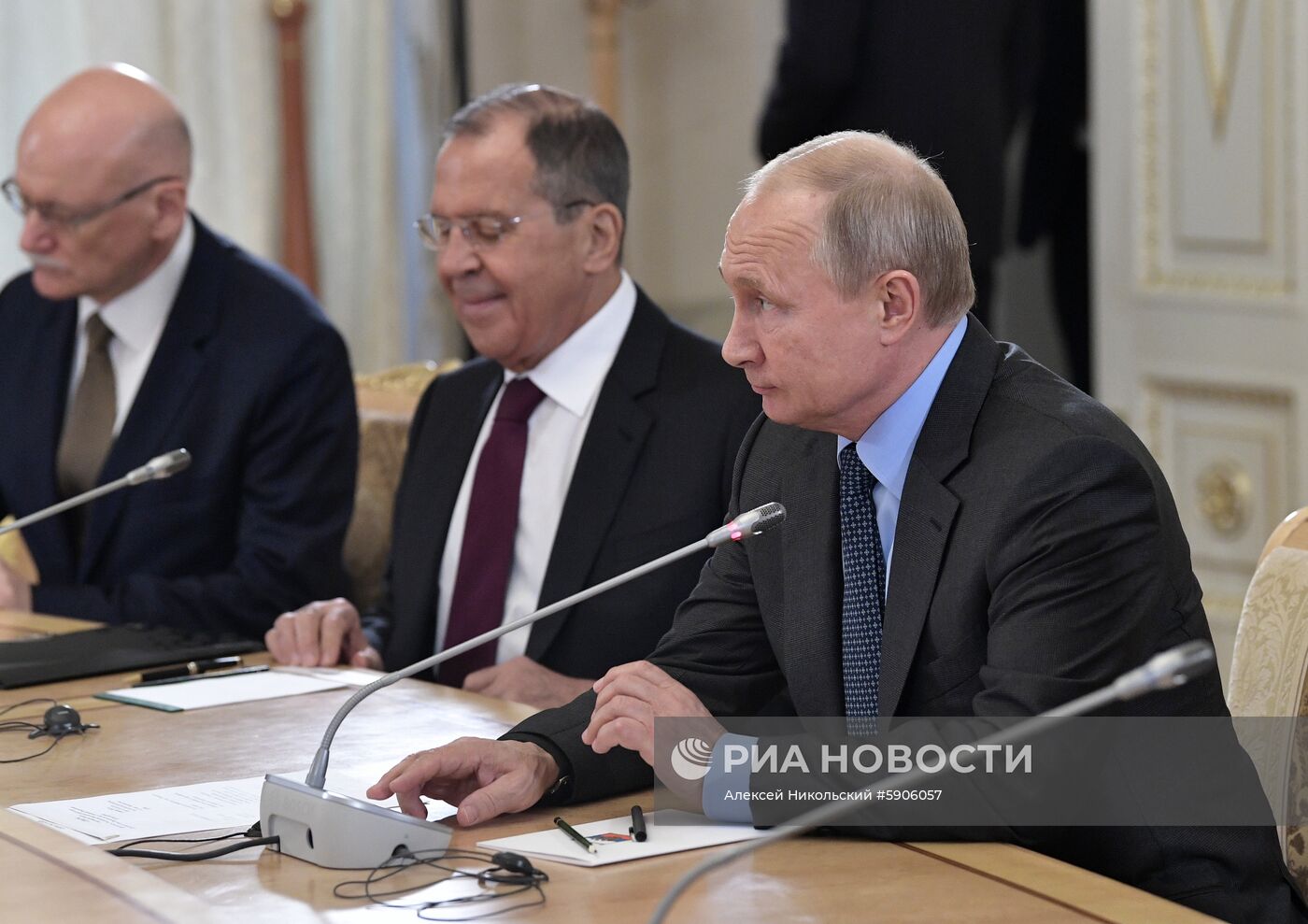 Президент РФ В. Путин принимает участие в Петербургском международном экономическом форуме