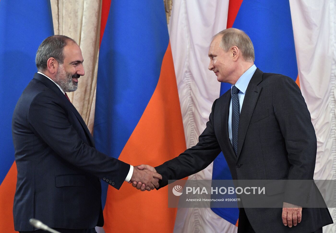 Президент РФ В. Путин принимает участие в Петербургском международном экономическом форуме