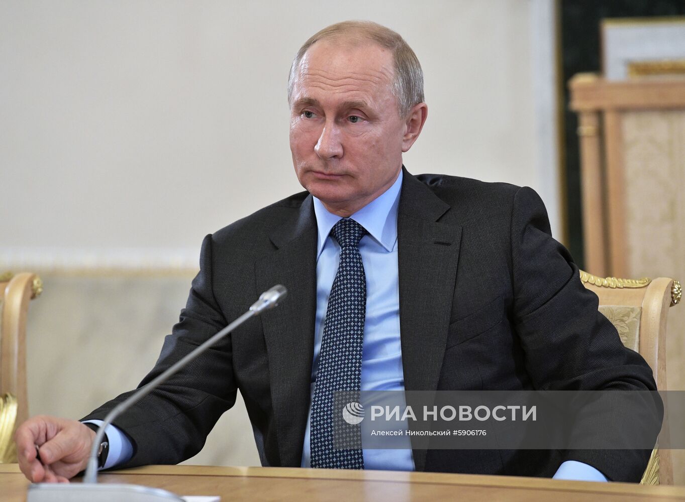 Президент РФ В. Путин принимает участие в Петербургском международном экономическом форуме