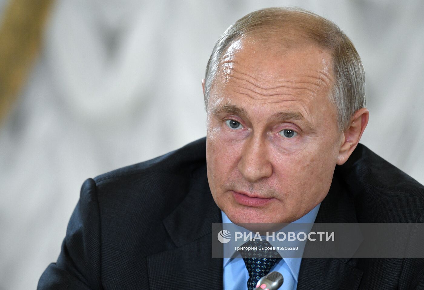 Президент РФ В. Путин принимает участие в Петербургском международном экономическом форуме