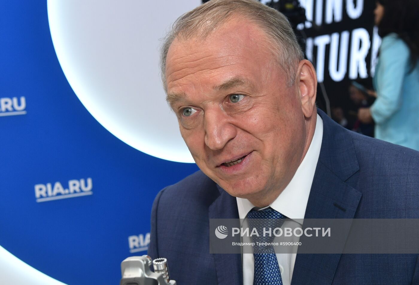 Работа стенда МИА "Россия сегодня" в первый день ПМЭФ