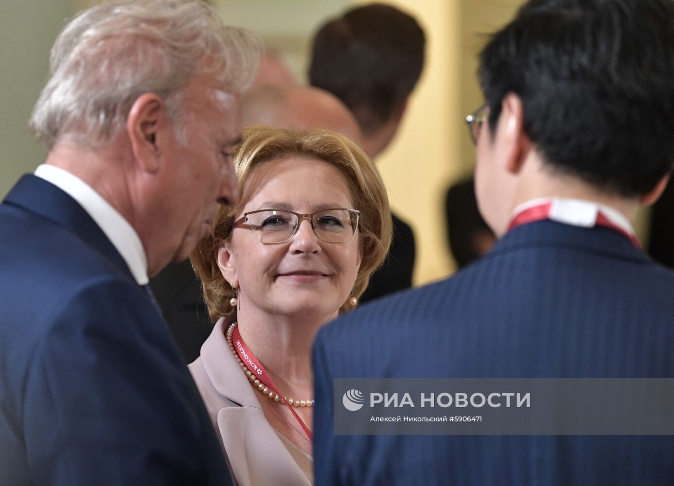 Президент РФ В. Путин принимает участие в Петербургском международном экономическом форуме