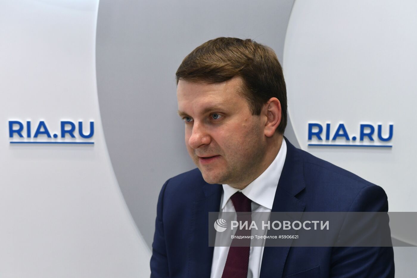 Работа стенда МИА "Россия сегодня" в первый день ПМЭФ