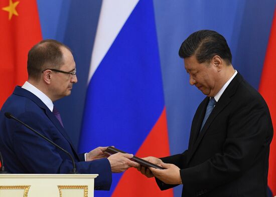 Президент РФ В. Путин принимает участие в Петербургском международном экономическом форуме