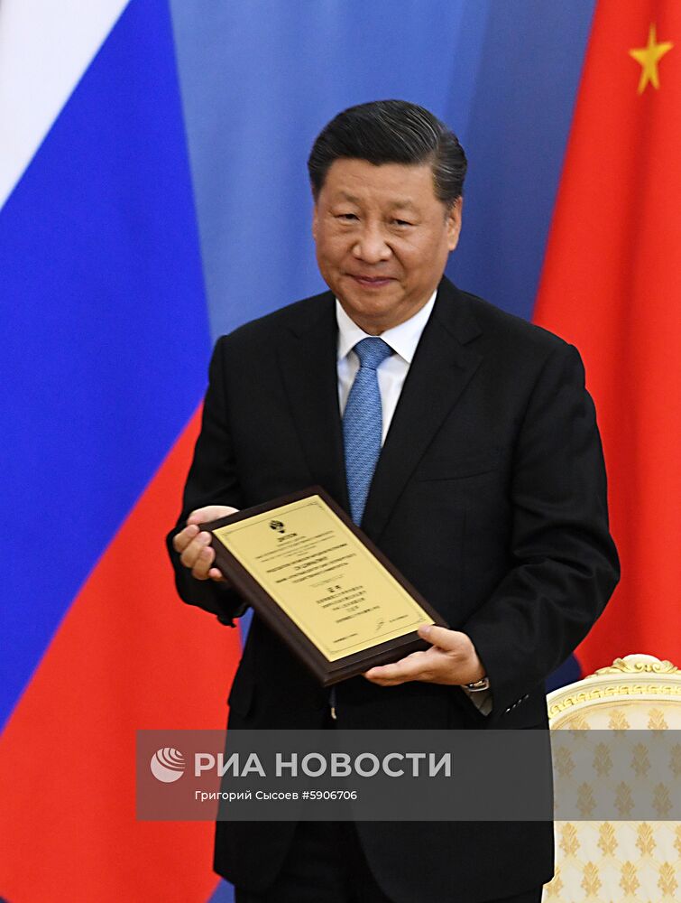 Президент РФ В. Путин принимает участие в Петербургском международном экономическом форуме