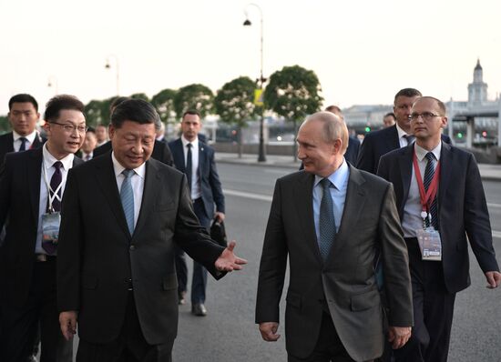 Президент РФ В. Путин принимает участие в Петербургском международном экономическом форуме