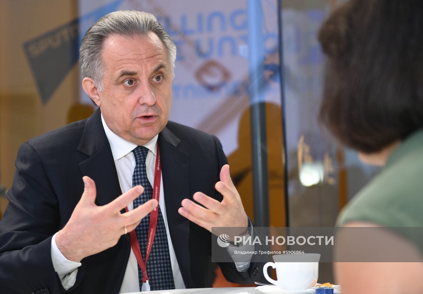 Работа стенда МИА "Россия сегодня" во второй день ПМЭФ