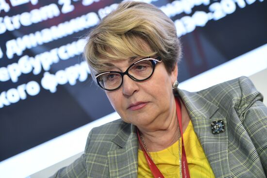 Работа стенда МИА "Россия сегодня" во второй день ПМЭФ