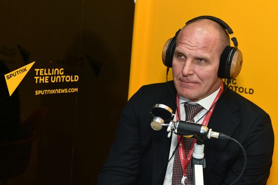 Работа стенда МИА "Россия сегодня" во второй день ПМЭФ