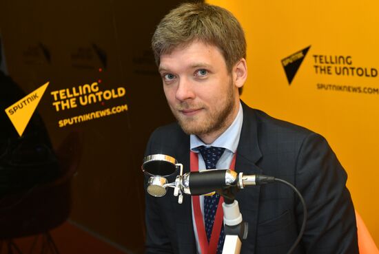 Работа стенда МИА "Россия сегодня" во второй день ПМЭФ