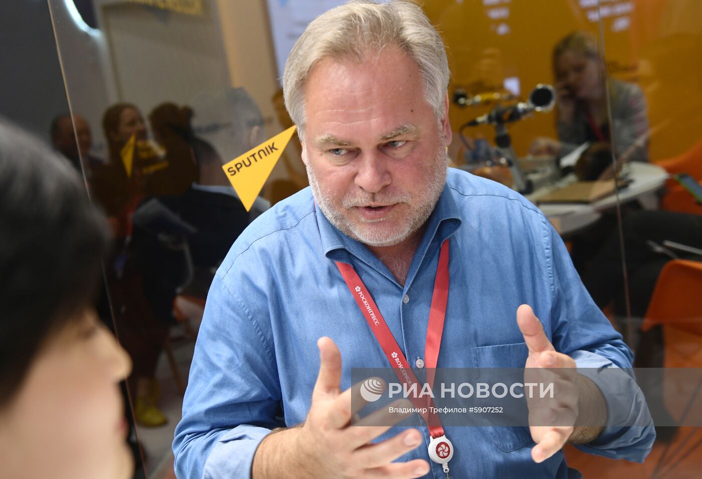 Работа стенда МИА "Россия сегодня" во второй день ПМЭФ